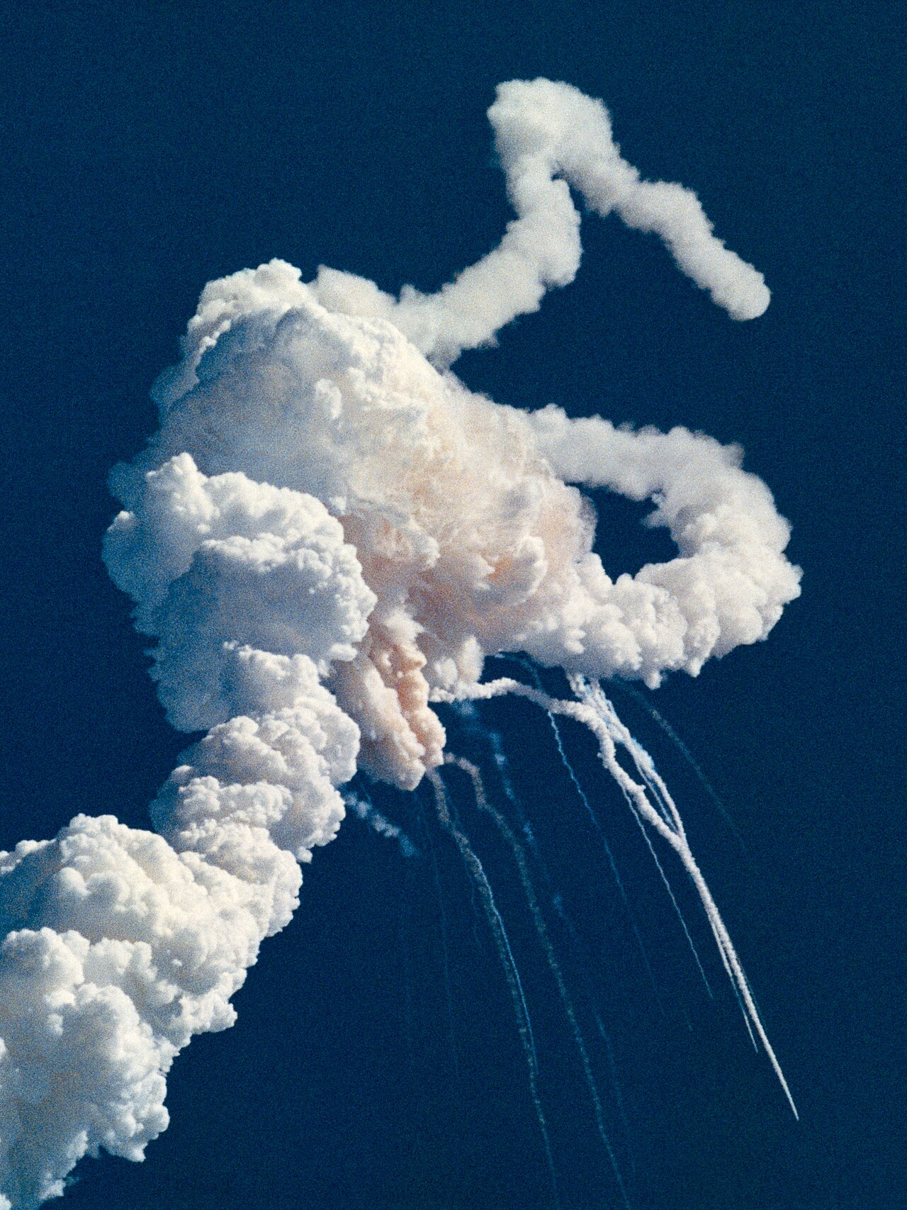 SPACE SHUTTLE CHALLENGER DISASTER 1986 UNCORRECTED COLOR 20211117142954!Challenger explosion (3x4 cropped)