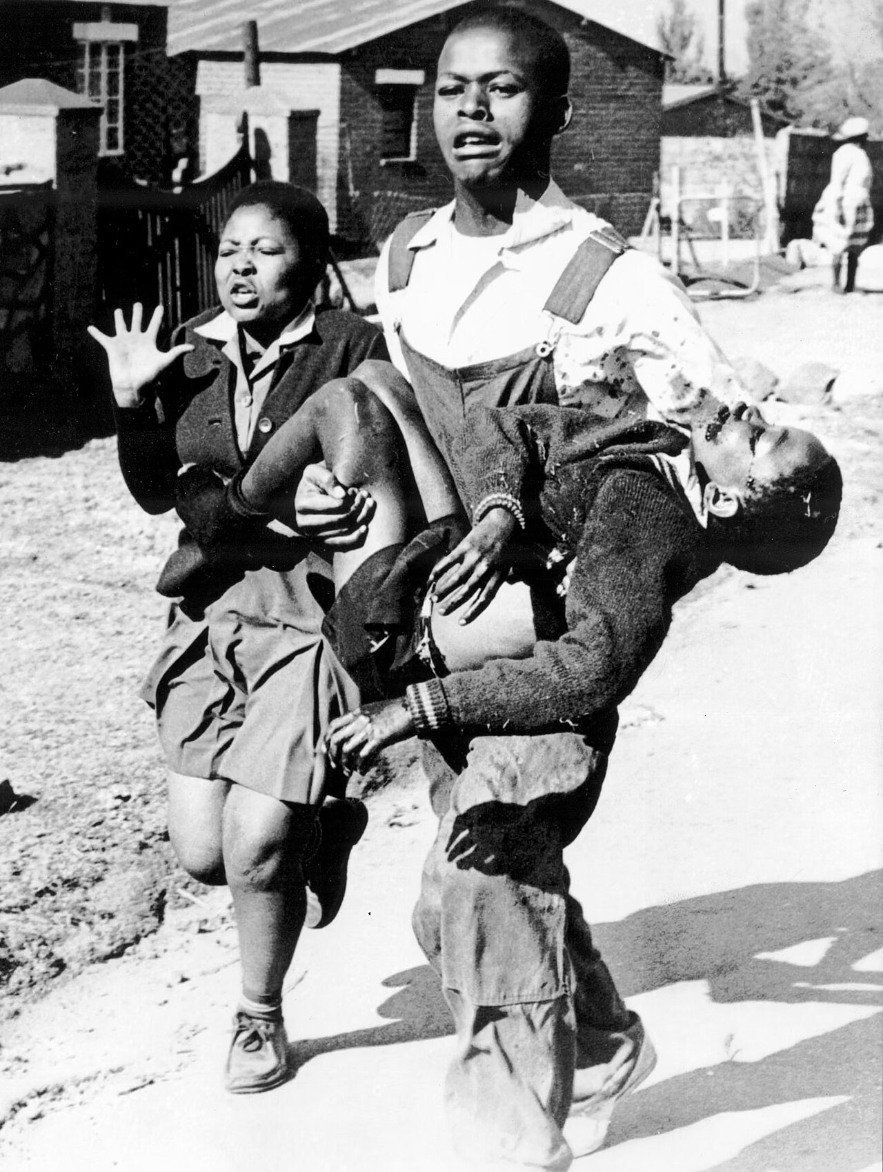 Mbuyisa Makhubu carries Hector Pieterson at Soweto Uprising