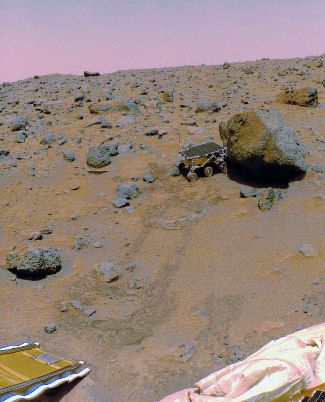 Pathfinder and Sojourner (18647779303)