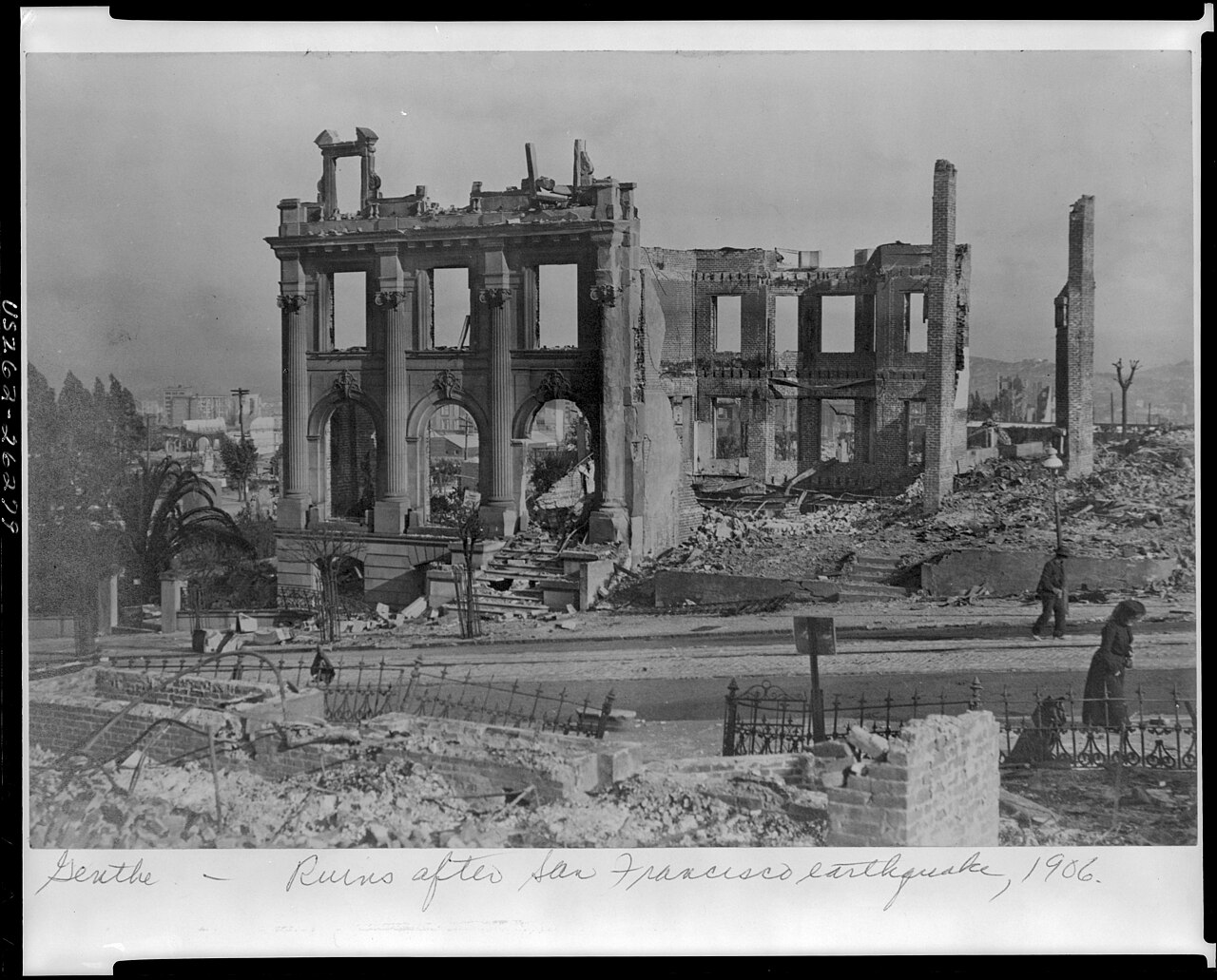Ruins after San Francisco earthquake, 1906 - Genthe. LCCN00652579