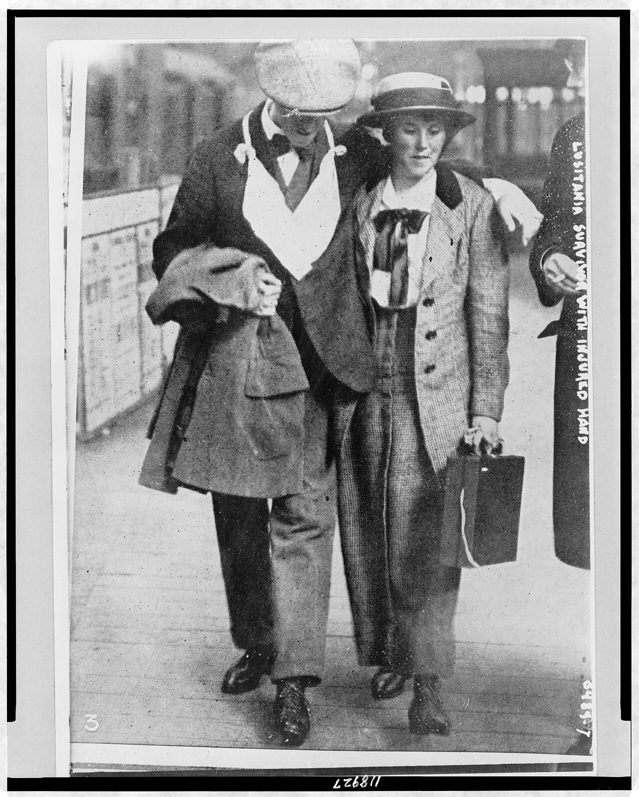 Lusitania survivor with injured hand, May 25, 1915 LCCN97510261